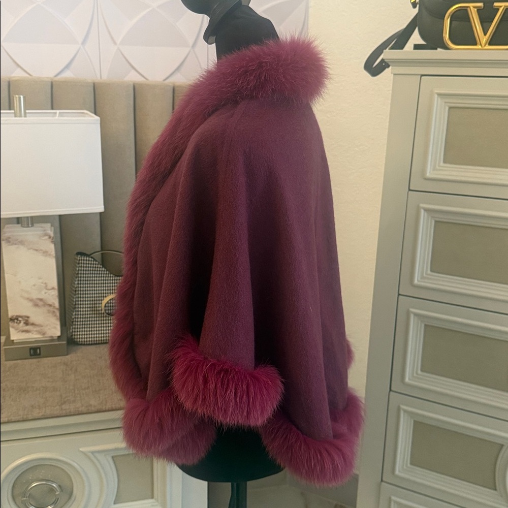 Givenchy Fox fur trimmed cape - Picture 1 of 9